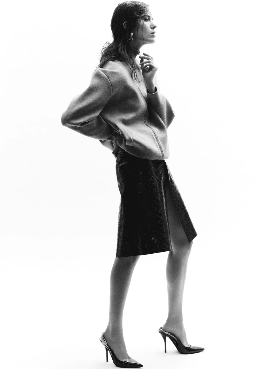 Men gozallikni oldim va uni sikdim. Transseksual bekasi